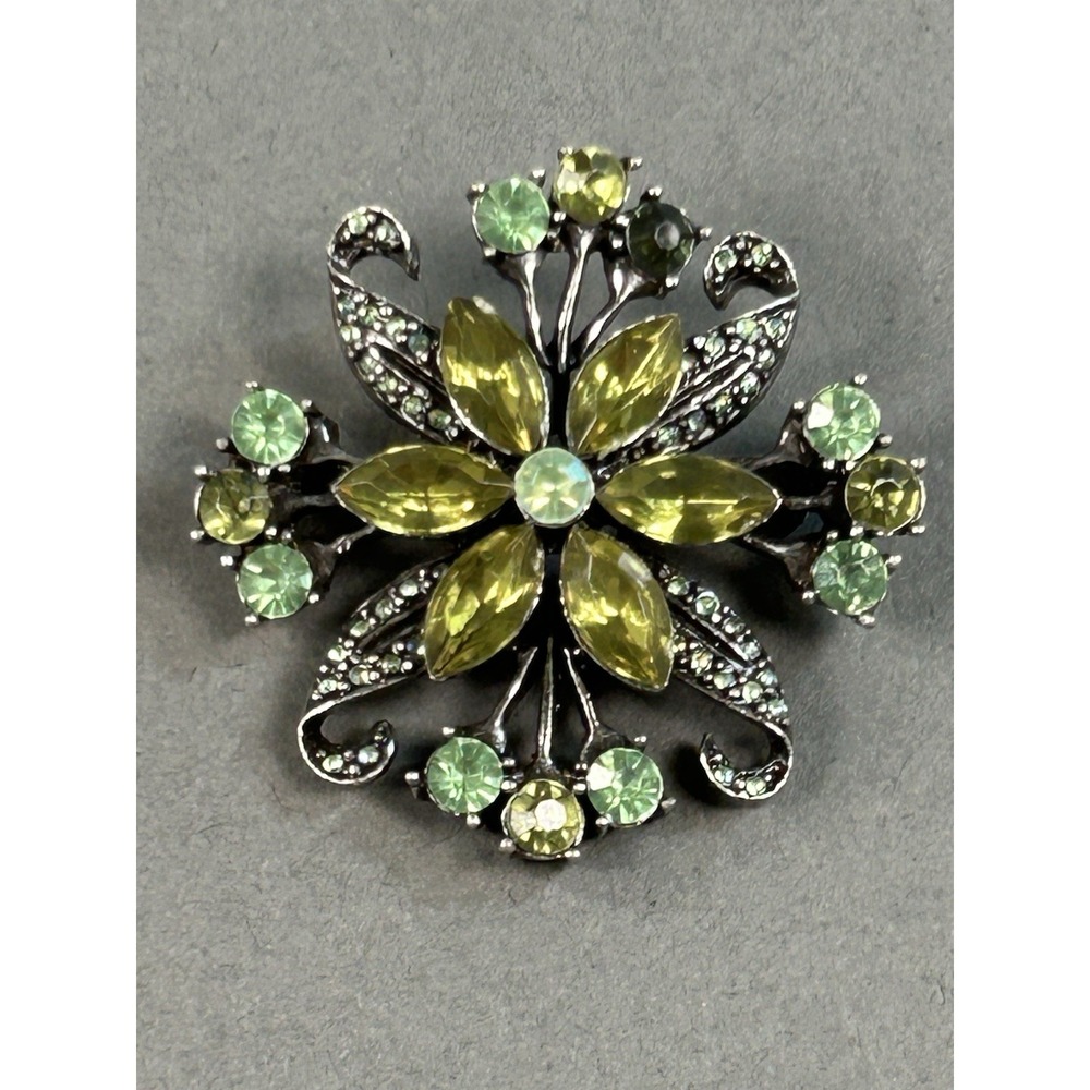 Vintage‎ Unsigned Green Rhinestone Floral Brooch Gunmetal Silver Tone Flower Pin